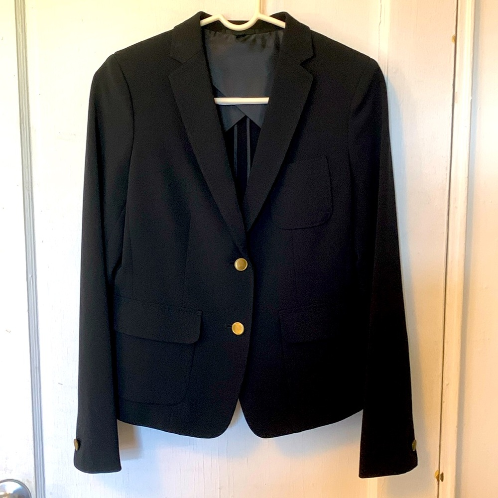 Uniqlo brand new women’s blazer, 3 pockets, 2 golden buttons